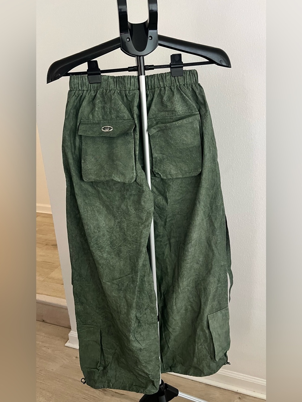 New w tags luxtokill Wide-Leg Cargo Pants in Olive Green - Women. Uk 10 - Picture 10 of 10